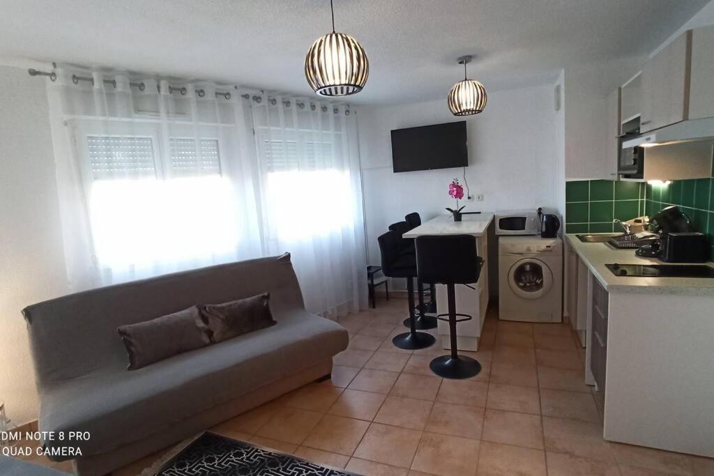 Appartement Face A La Gare Annemasse Exterior photo
